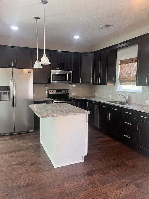 4 bed, 3.5 bath, 2391 sqft, $2,500 — Photo 3