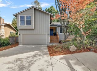 10032 SW 36th Ct, Portland, OR 97219