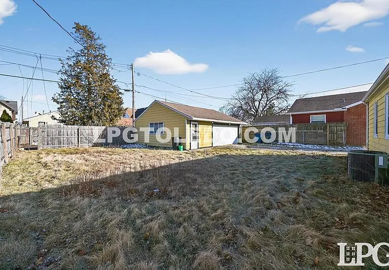 1525 Akron St — Photo 26