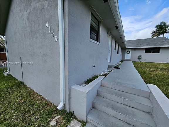 4th image of 4149 SW 52nd St #1
