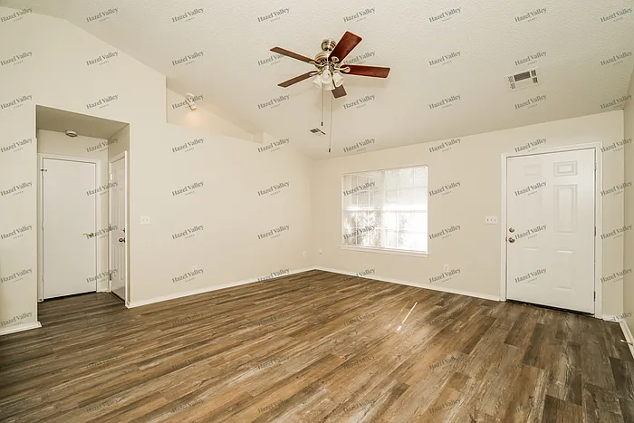 3 bed, 2.0 bath, 1289 sqft, $1,695 — Photo 3