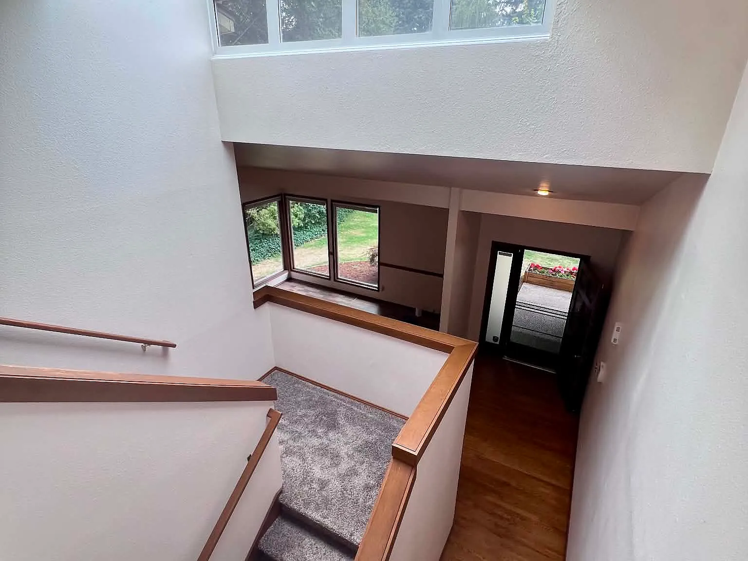 4 bed, 2.5 bath, 2300 sqft, $3,600 — Photo 2