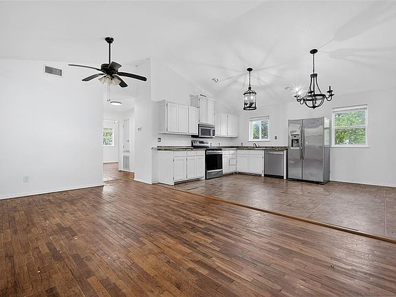 4th image of 333 Fairlane Ave