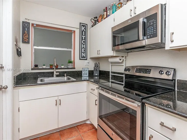 1425 Arthur St #409B — Photo 1
