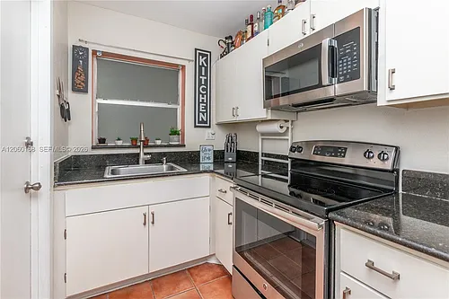 1425 Arthur St Photo 1