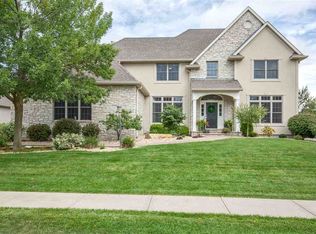 4010 Kathleen Way, Davenport, IA 52807