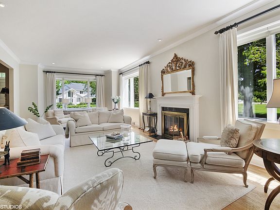 5th image of 2865 Hillcrest Ln