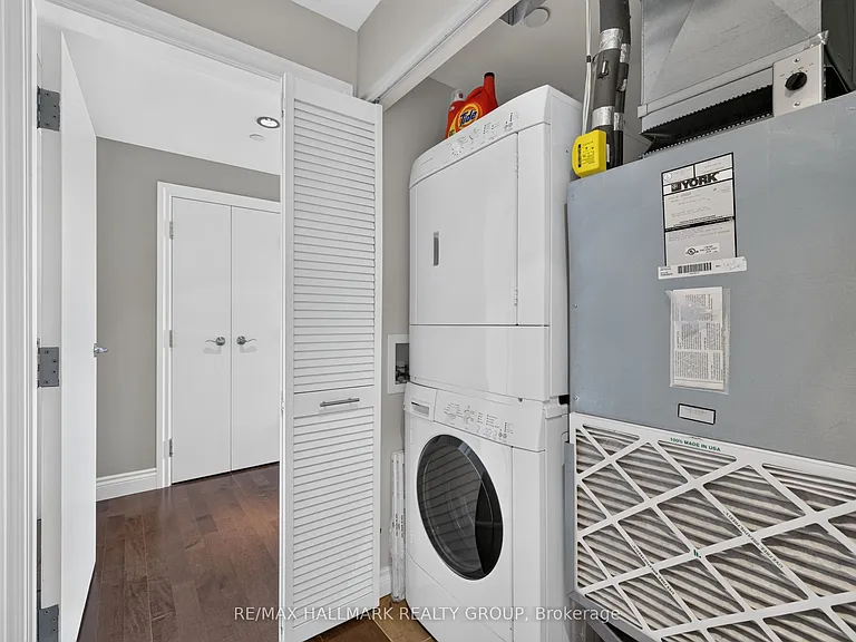 90 George St #1301 — Photo 22