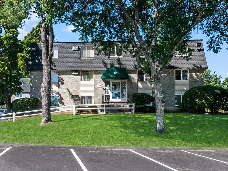 Pine Brook Place Apartments — Photo 16