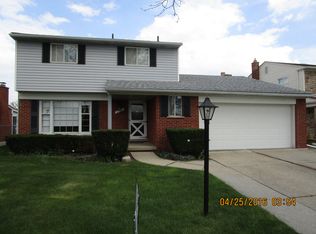 27221 Rochelle St, Dearborn Heights, MI 48127