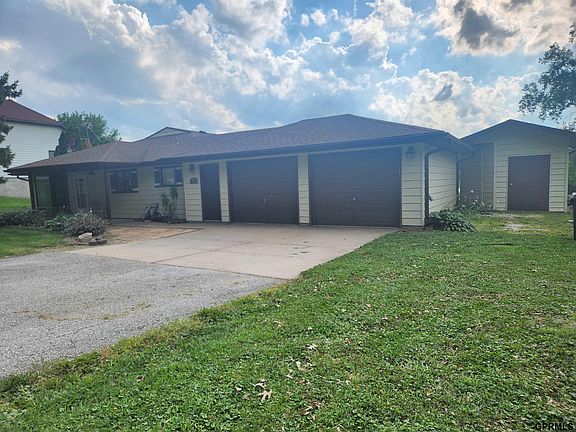 4th image of 715 Lakeview Dr