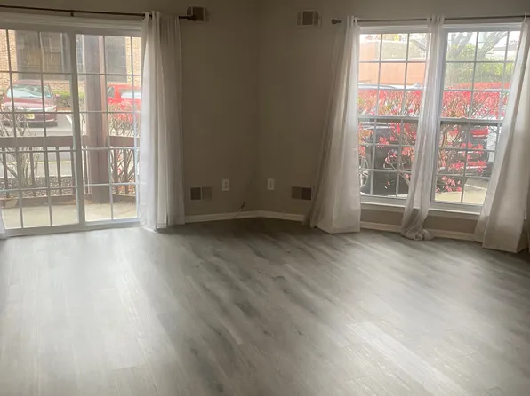 1478 Westgate Drive image 4 of 15