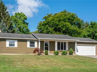 27 Kinmont Dr, Rochester, NY 14612