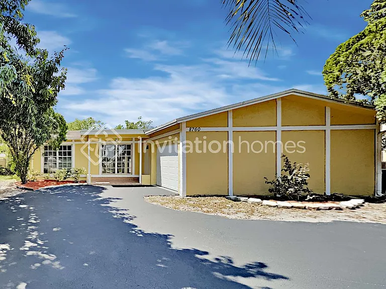 8760 Johnson St — Photo 1