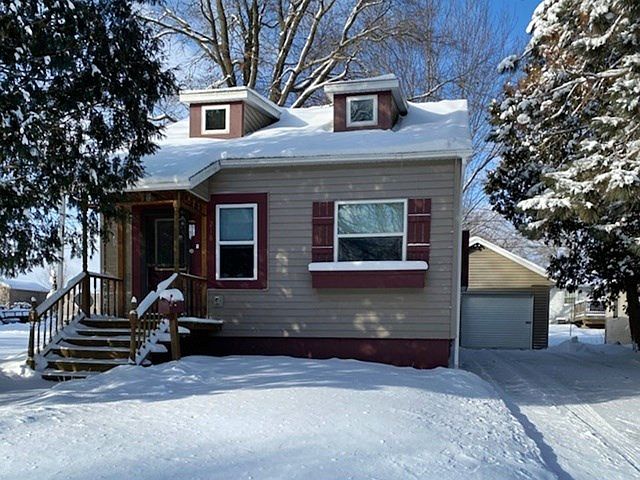 1st image of 218 Park St