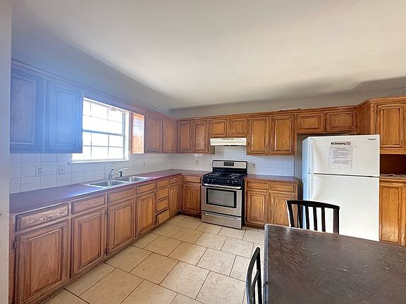 4th image of 1508 S Loraine St