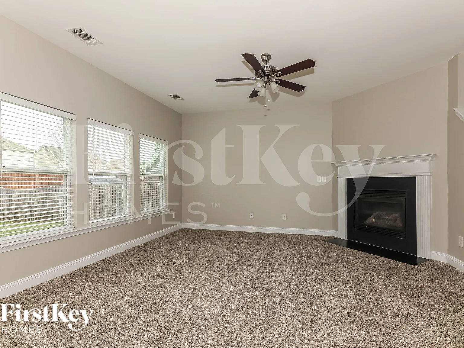 3 bed, 2.5 bath, 1870 sqft, $2,160 — Photo 3
