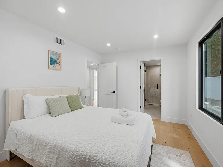 18101 Green Meadow Dr — Photo 42