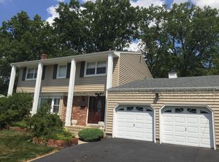 6 Eileen Way, Edison, NJ 08837