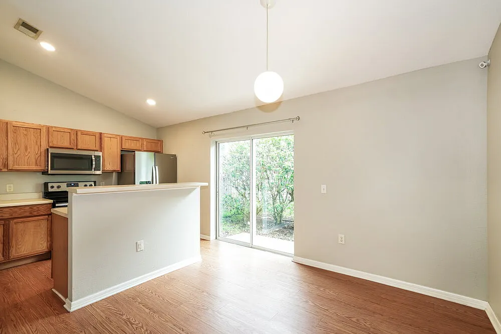 3 bed, 2.0 bath, 1158 sqft, $1,870 — Photo 4