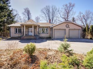 215 Willow Dr, Georgina, ON L4P 2R9