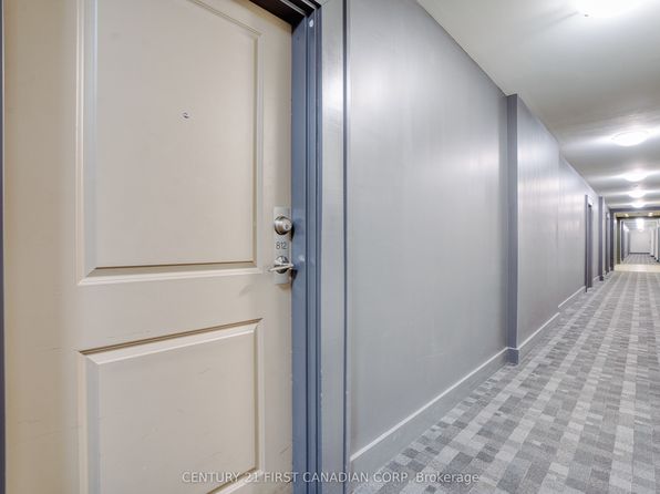240 N Villagewalk Blvd #812, London, ON N6G 0P6