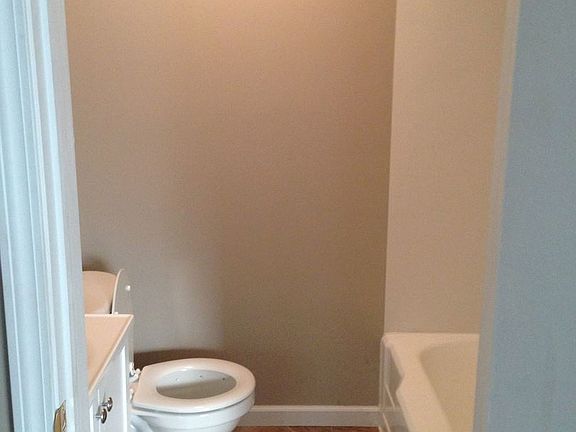 3rd image of 100 Blymyer Ave APT 07