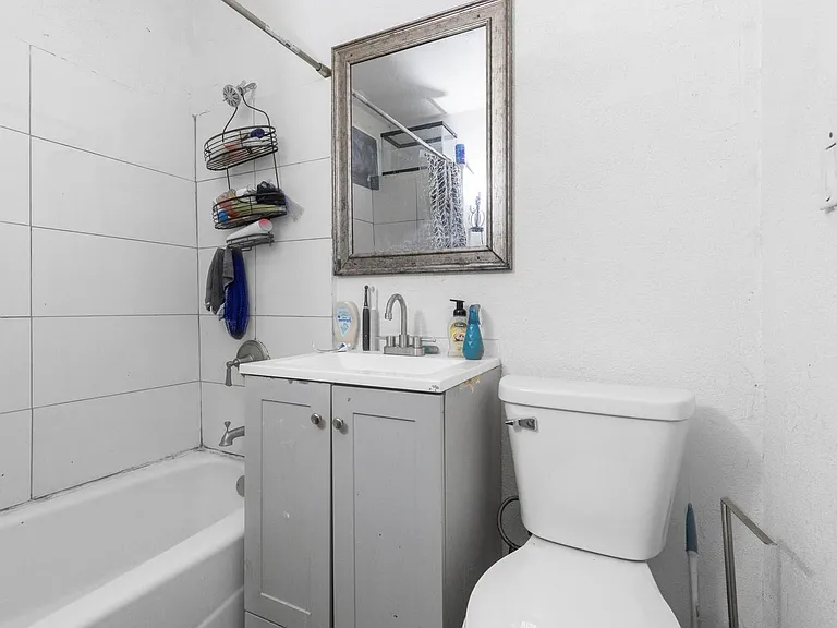 1567 S Cesar E Chavez Dr — Photo 4