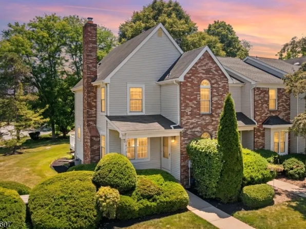 42 Shire Ct, Hillsborough Twp., NJ 08844