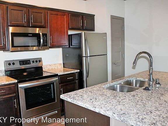 4th image of 556 Emmett Ave APT 33