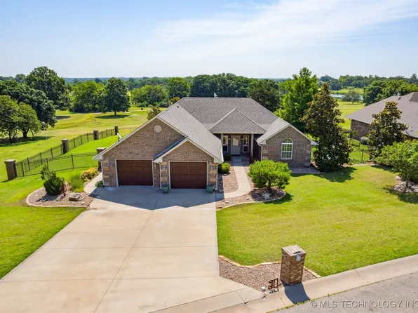 917 Country Club Dr, Cushing, OK 74023