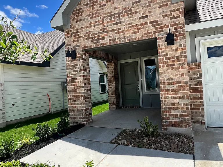 1142 Toledo Bend Dr — Photo 2