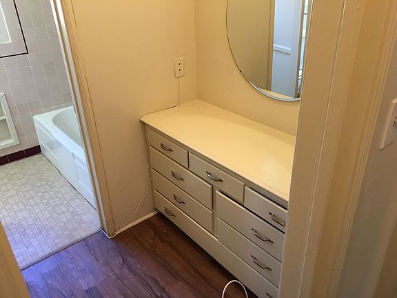 3rd image of 827 Pacific Ave APT A