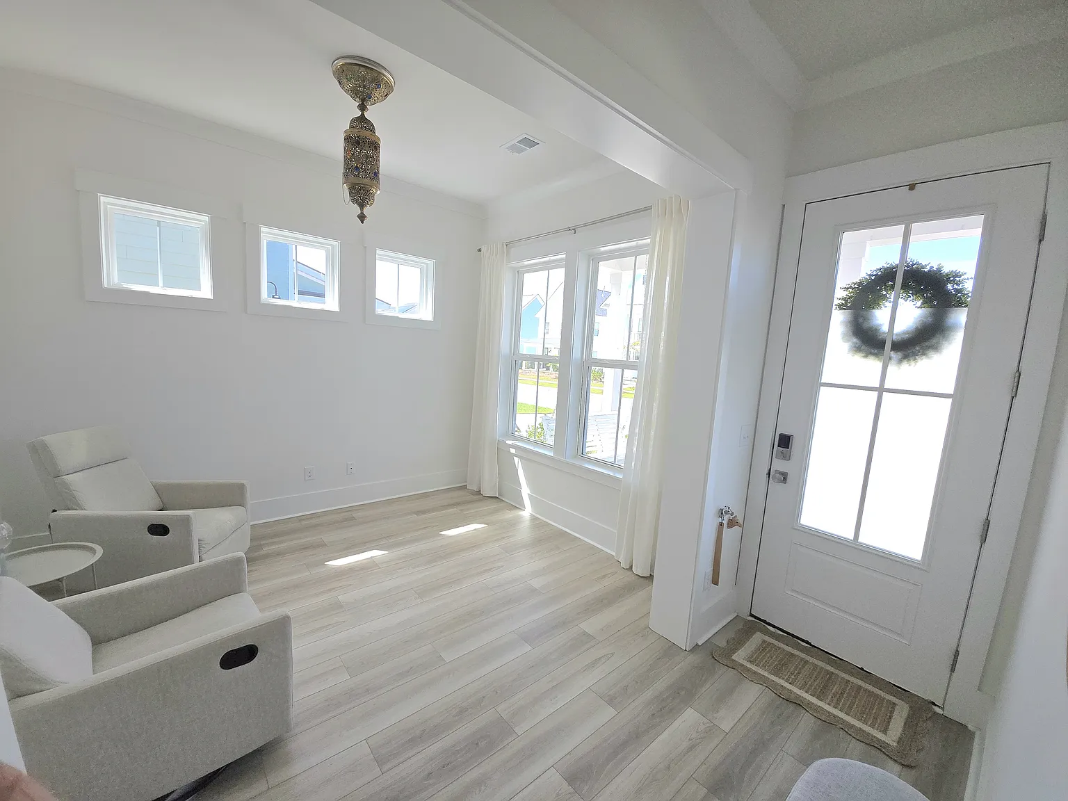3 bed, 1799 sqft, $3,200 — Photo 2