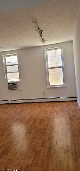 557 Jackson Ave — Photo 8