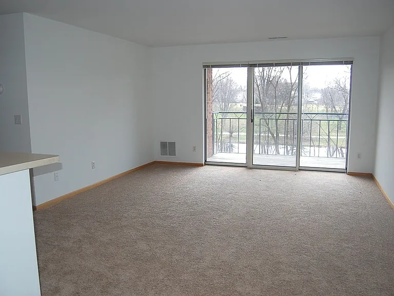 Riverwalk Apartments — Photo 15