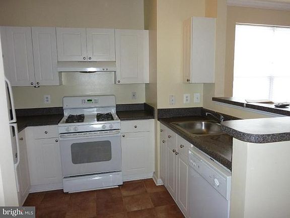 5th image of 3851 Aristotle Ct APT 221