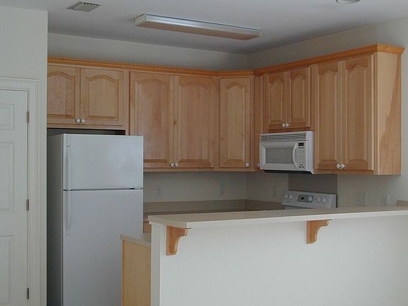 3rd image of 413 Atlantic Dr