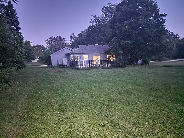 39W496 Hemlock Dr — Photo 8