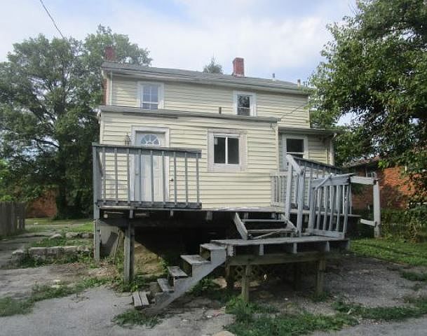 2nd image of 1961 Denune Ave