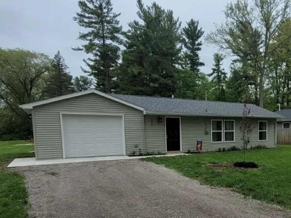 1815 N Burrell St, Sanford, MI 48657