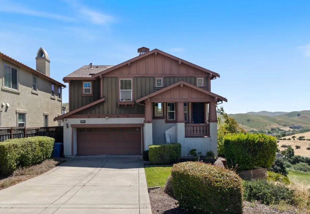 4 bed, 2205 sqft, $3,690 — Photo 1