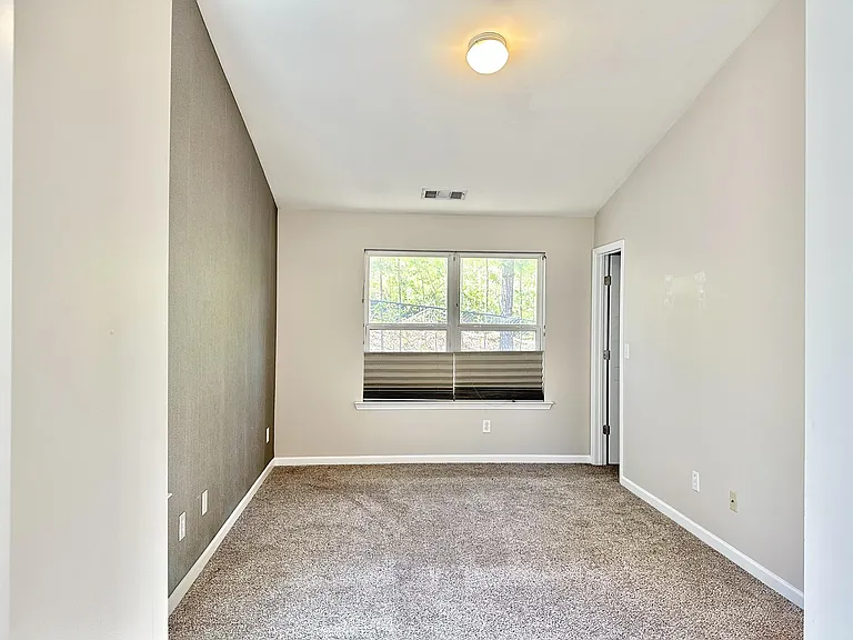 1492 Liberty Pkwy NW — Photo 10