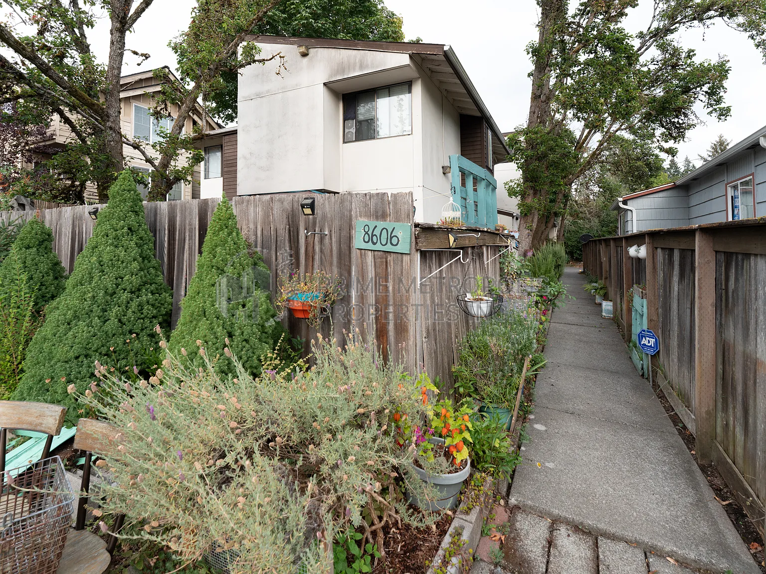 8606 23rd Ave NE Seattle WA 98115 - LCG - 1 — Photo 2