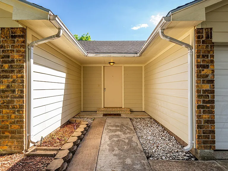 9742 Charmont Rd — Photo 4