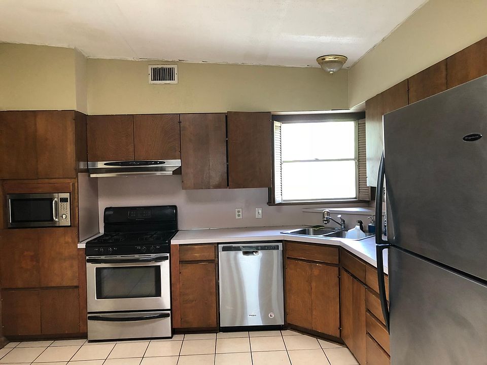 1st image of 8304 Laurelhurst Dr