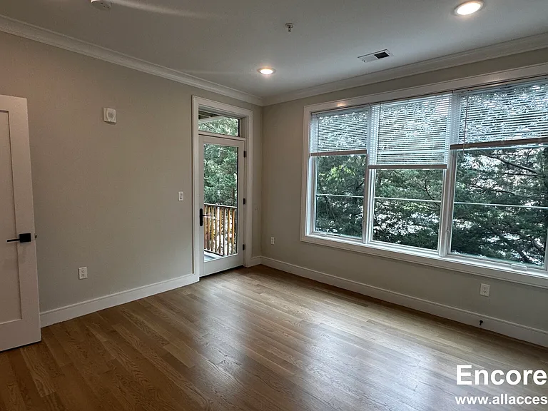 106 Warren St #5 — Photo 3
