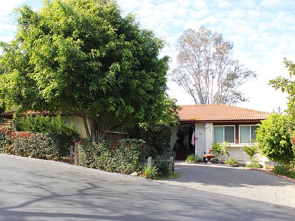 3rd image of 947 Mimosa Ave