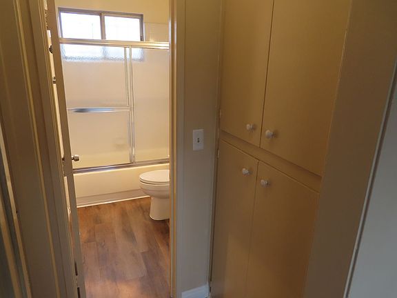 5th image of 3821 45th St APT 3