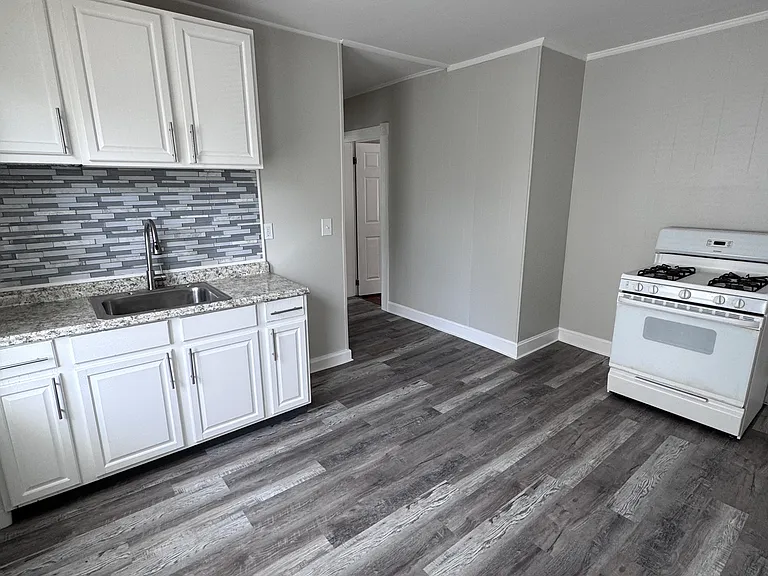 111 Smith St — Photo 3